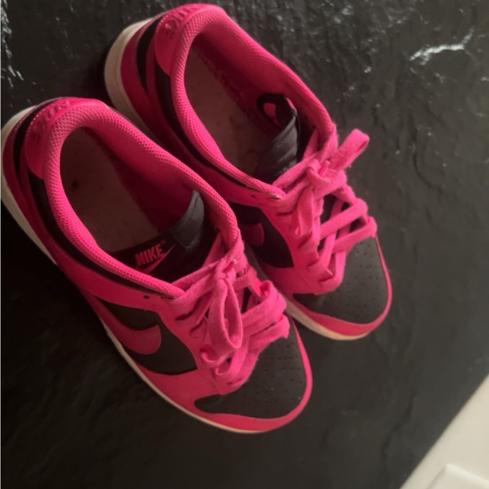 Men size 10 Nike dunks (LIKE NEW) 
Missing the insoles in both left and right